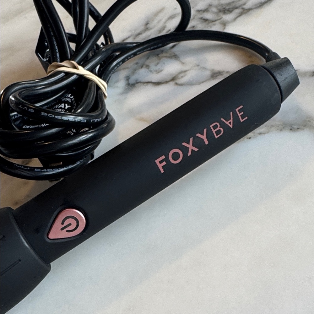 FoxyBae Rose Gold LIMITED Edition 25mm/1in Curling Wand - Picture 3 of 8